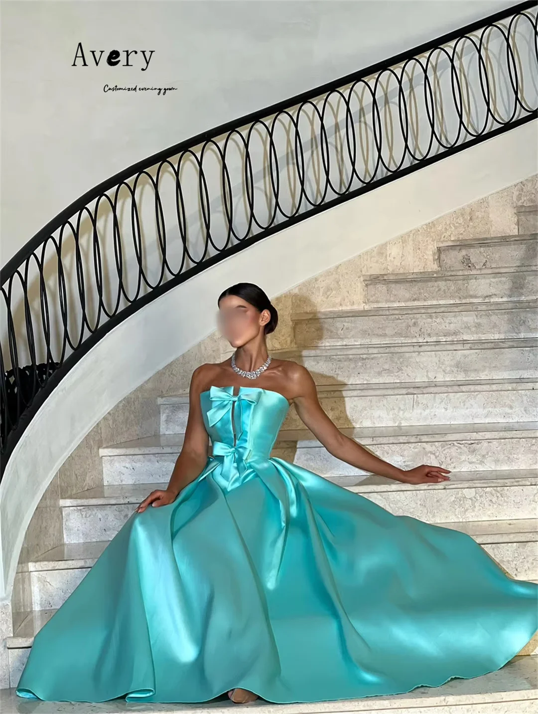 Avery مخصص صديرية دائرية بدون حمالات عارية الذراعين زهرة فساتين فاخرة لفساتين الحفلة الراقصة 2025 امرأة فاخرة مساء فستان الكرة ثوب