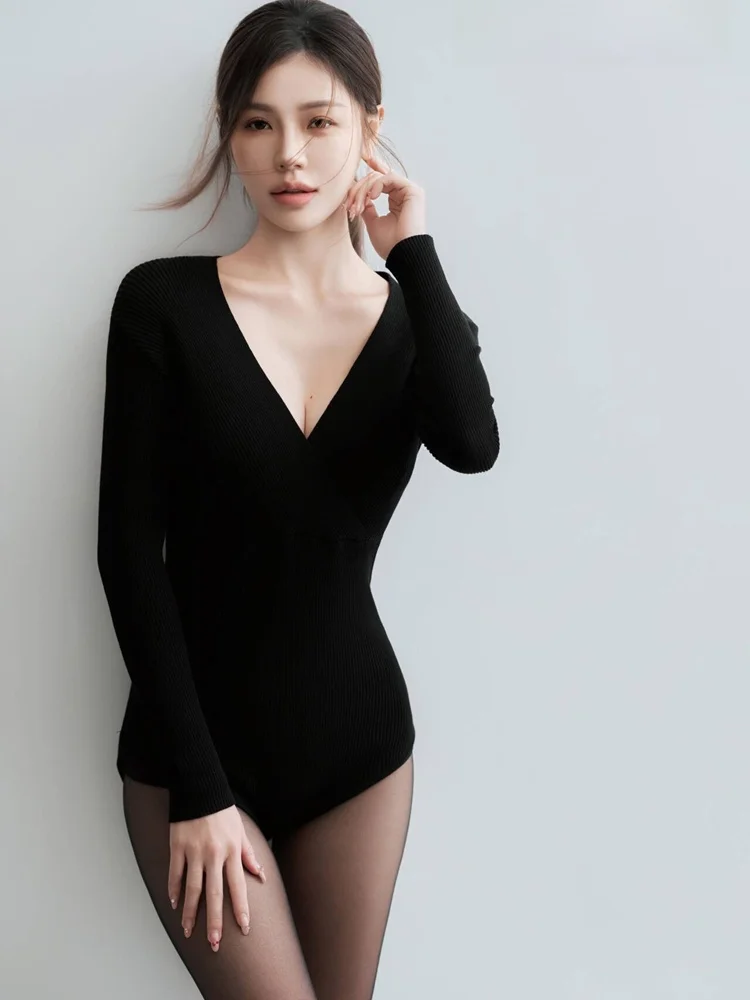 

Black One-Piece Suit Simple Modern High-End Portrait Photography Artistic Minimalist Style for Women Summer 2025 Fashion