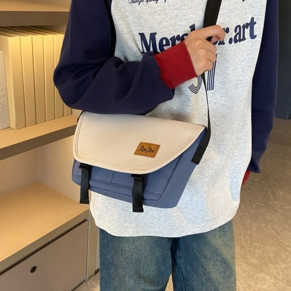 حقيبة مدرسية ذات سعة كبيرة من النايلون حقيبة ساعي البريد على الطراز الكوري حقيبة كتف نسائية متعددة الجيوب بغطاء قلاب حقيبة ساعي البريد للنساء