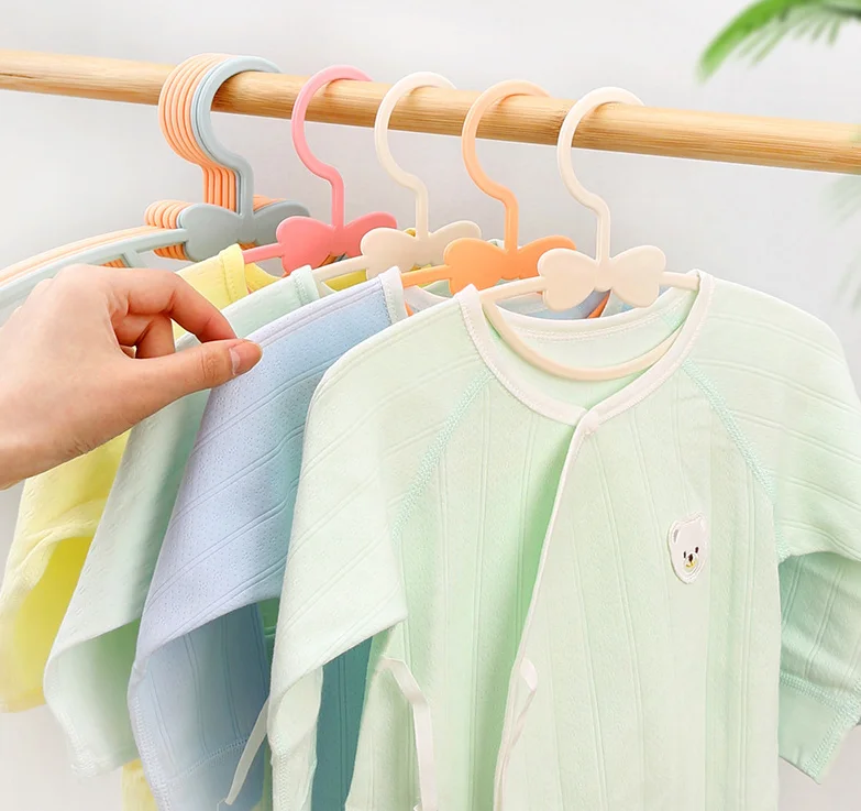 Baby Plastic Hanger with No Trace for Children To Air Clothes Portable Plastic Windproof Hanger for Baby Clothing Organizer