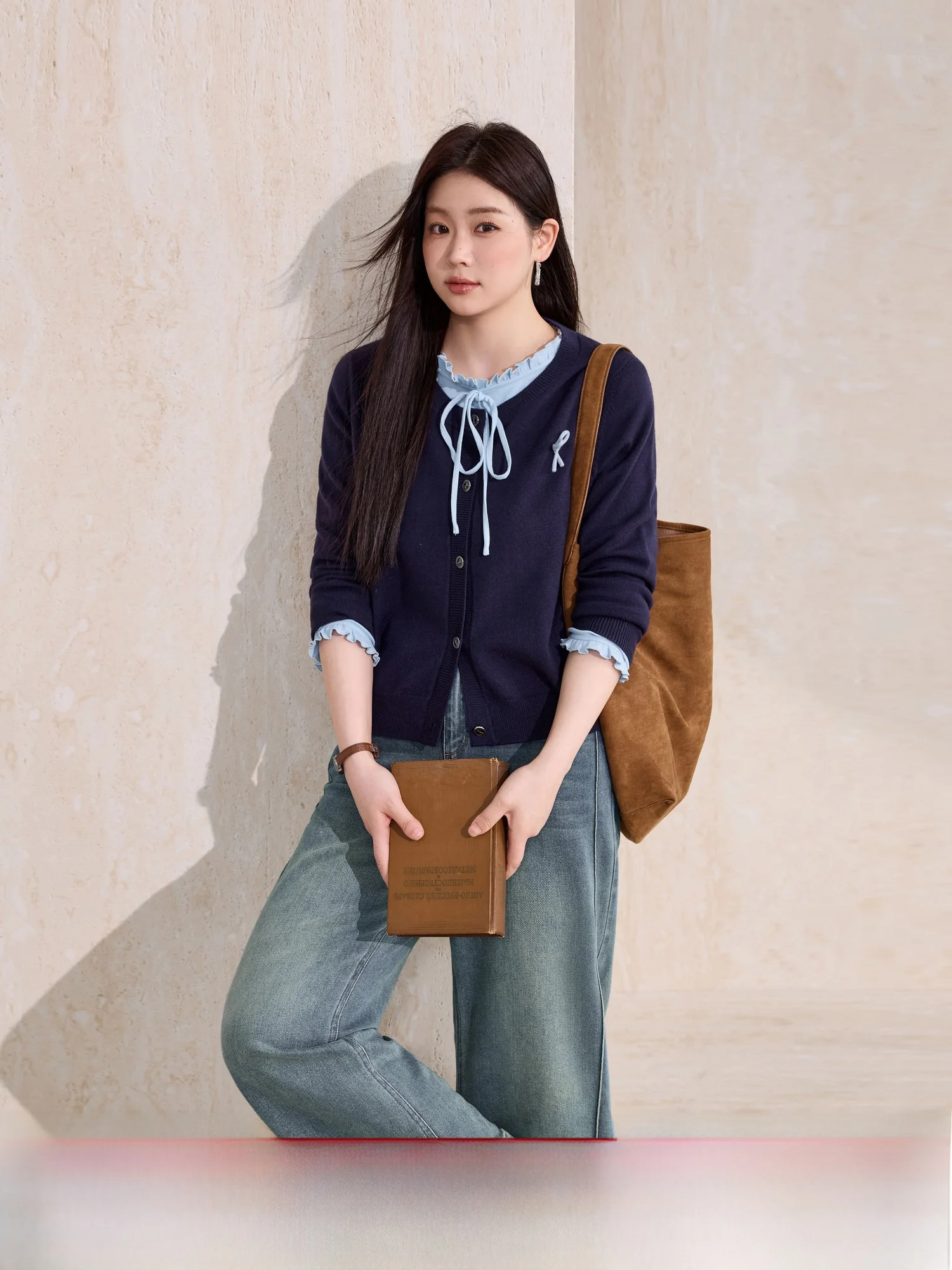 

Blue Language Large Size Spring 2026 Miu Sle Knot round Ne Knitted Long Sve Base irt Two-Piece Set Bla