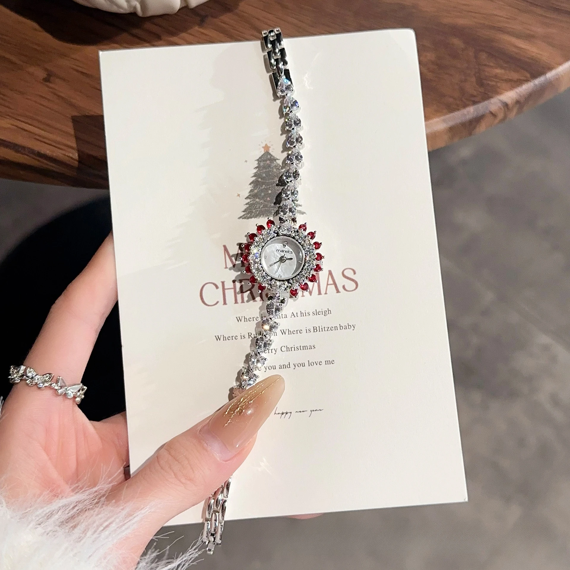 High-quality Women Quartz Watches with Full of Diamonds New Light Luxury High-end Fashion Temperament Ruby Women Bracelet Watch