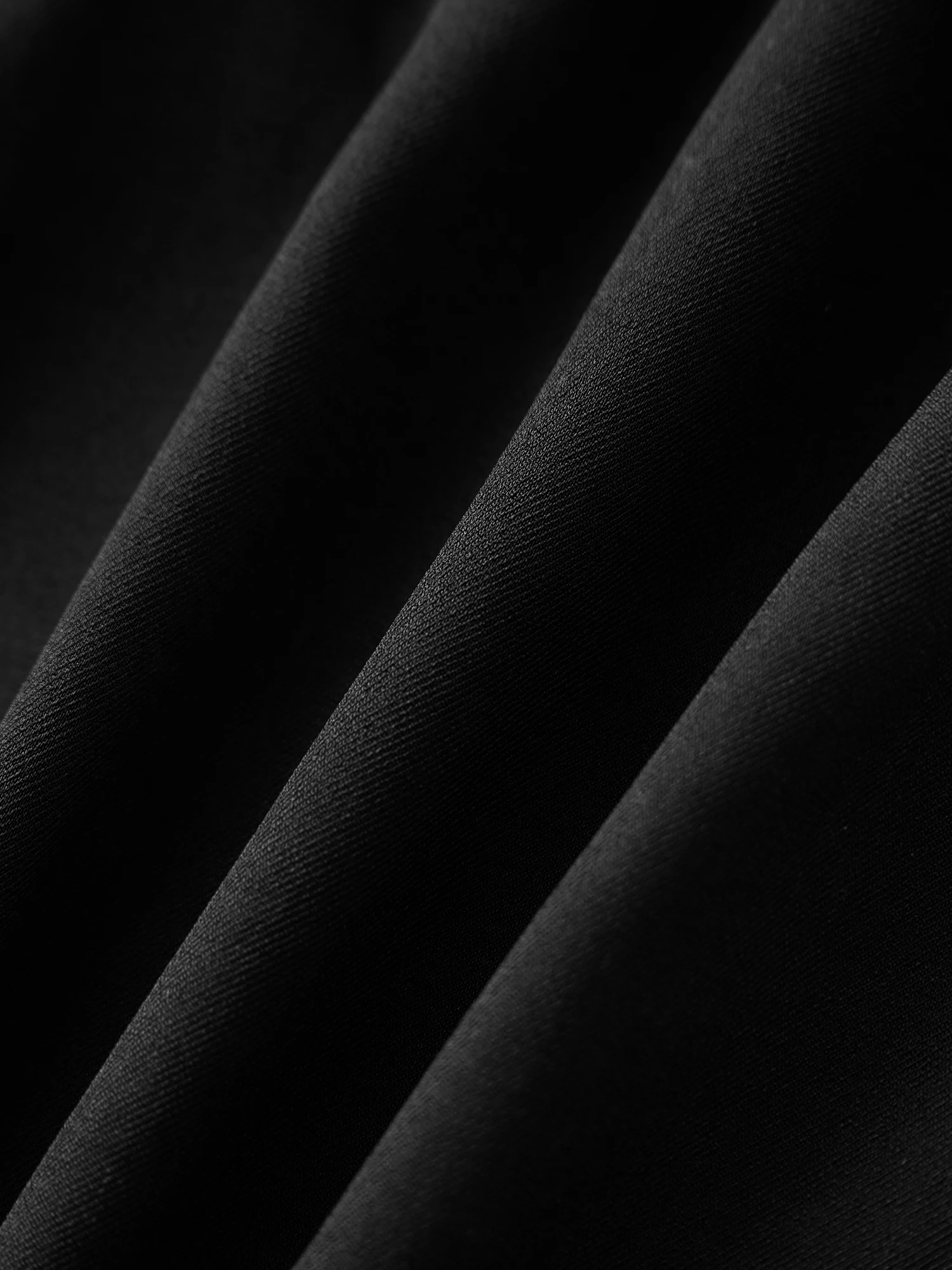 Eleganckie damskie szorty z szerokimi nogawkami i wysokim stanem, z kieszeniami, idealne do pracy lub codziennego noszenia w biurze.