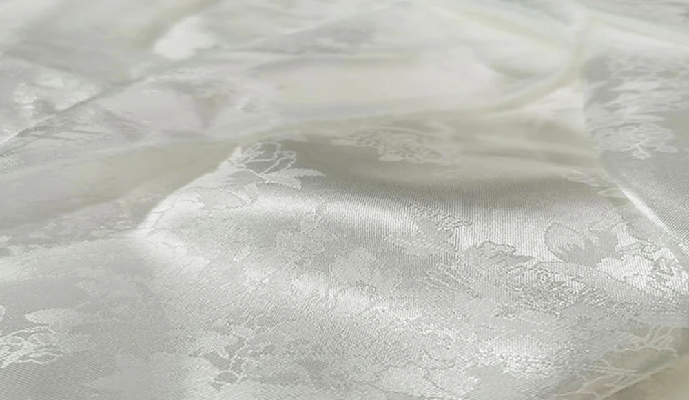 1 Meter x 1,48 Meter eleganter, naturweißer Jacquard-Satin-Stoff aus weichem Polyester für Schal, Kimono, Futter – Detail 11