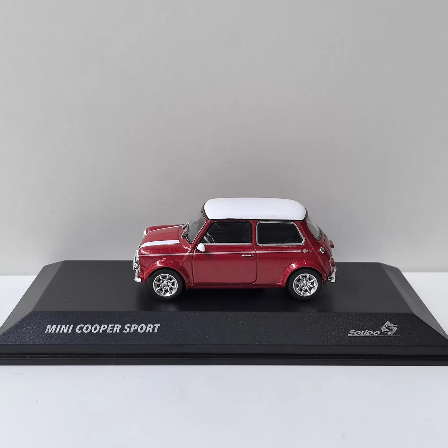 

SOLIDO 1:43 Scale Diecast Alloy MINI COOPER SPORT Toys Cars Model Classics Nostalgia Adult Gifts Souvenir Static Display