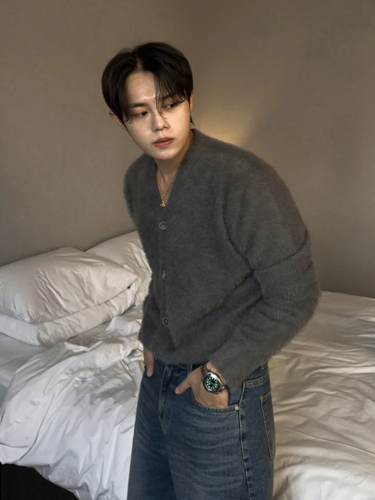 

SYUHGFA 2025 зимние нишевые дизайнерские мужские свитера из мохера, однотонные однобортные свободные мужские утепленные кардиганы с v-образным вырезом