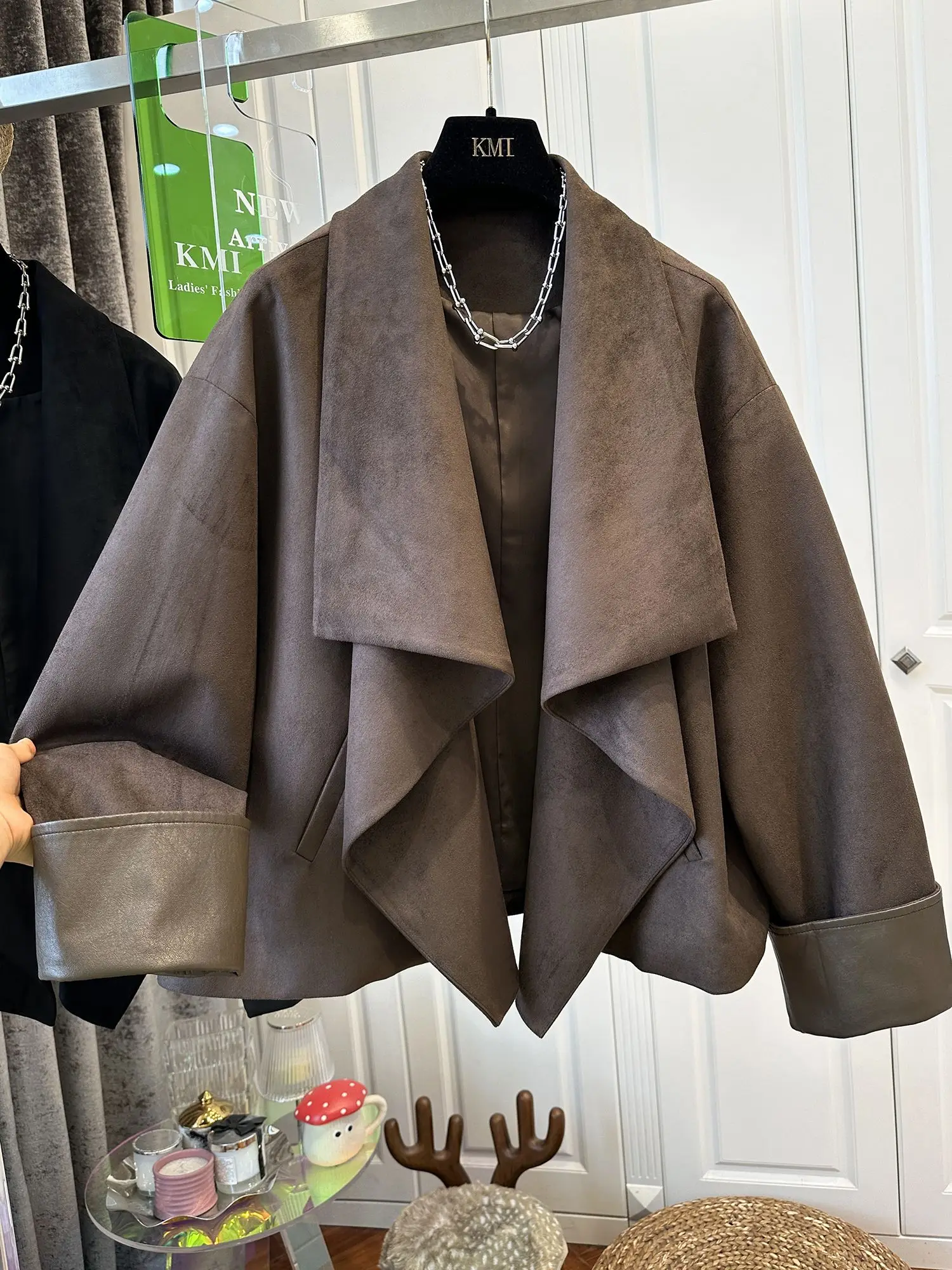 Fashion Design Sense Solid Color Loose Lazy Coat Women's Top Fashionable 2026 Autumn and Winter Clothing
