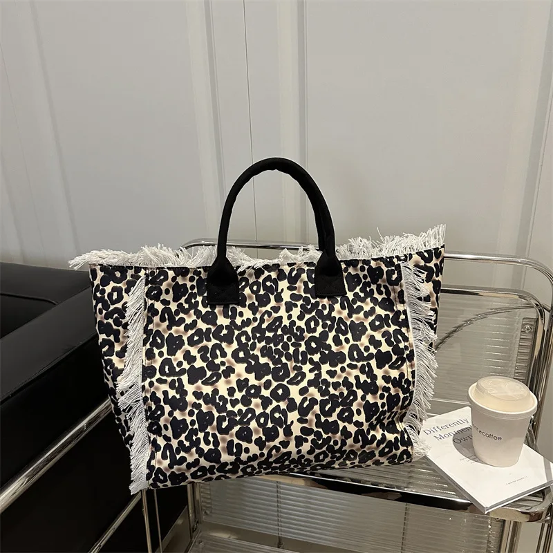 

2025 Large Capacity Leisure Tourism Leopard Pattern Crossbody Canvas Letter Commuter Handheld Single Shoulder Tote Shopping Bag
