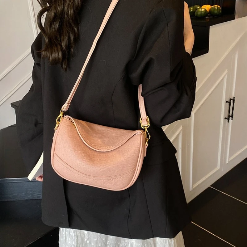 

Faionable Double Strap Leather Crossbody Bag for Women Anti-Theft Simple Design Casual Sle Zipper Closure Medium Size