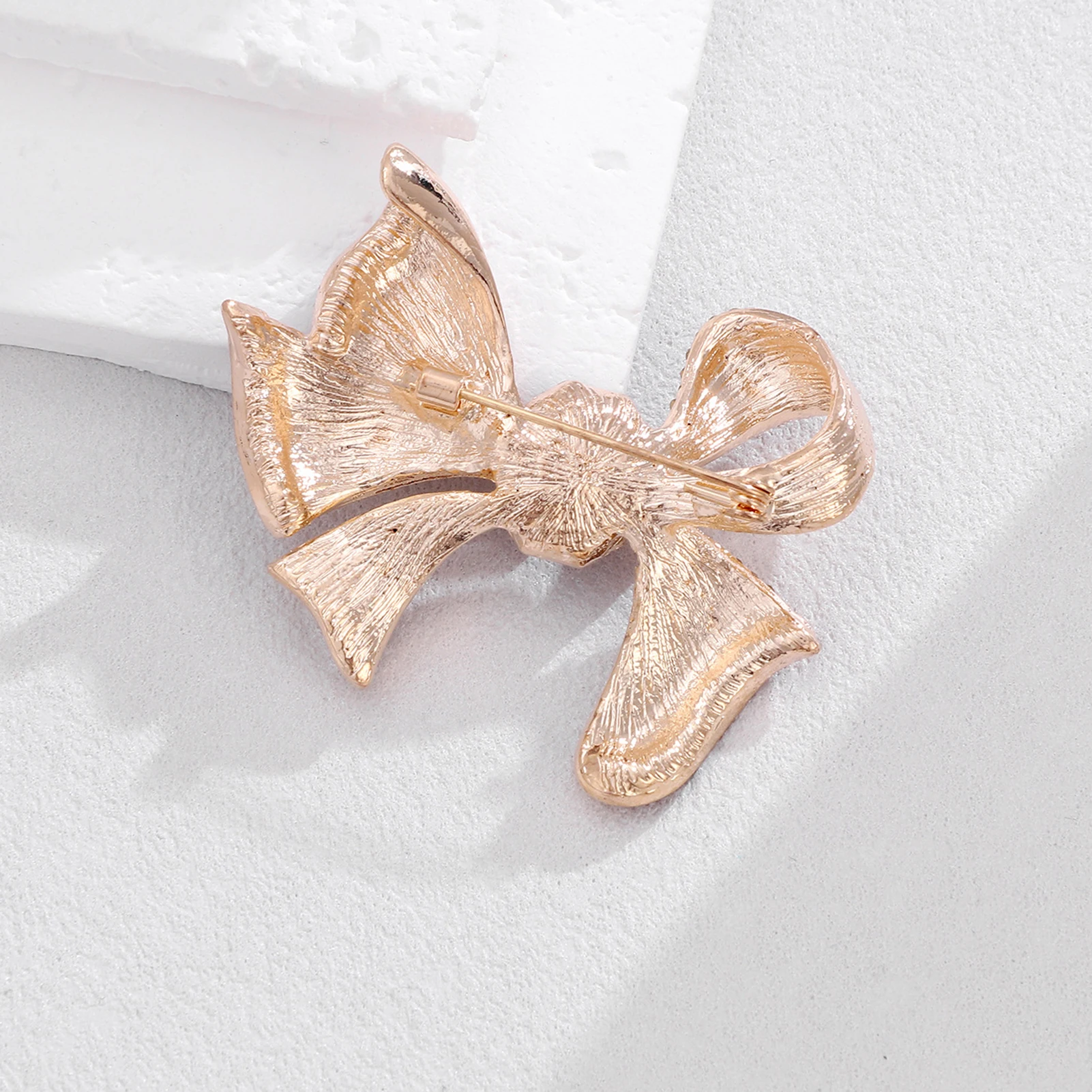 Luxury Rhinestone Bow Brooch Pin Zinc Alloy Base Sparkling Elegant Design Lightweight Comfortable for Wedding Business Women