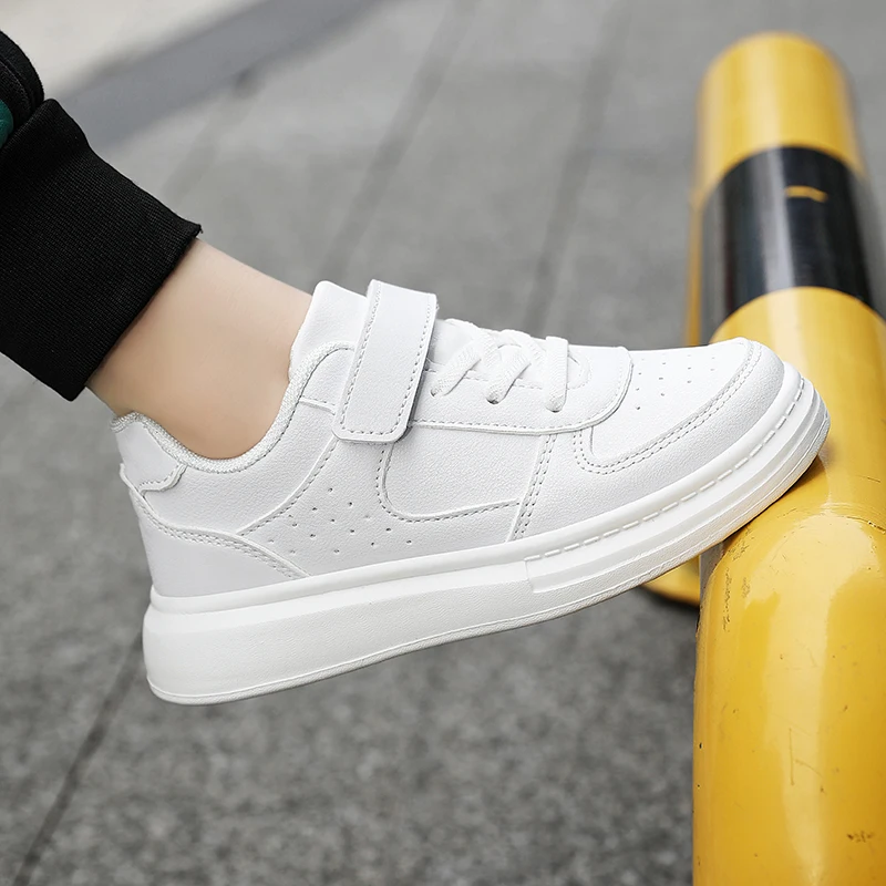 Weiße Leder-Kinderschulschuhe, lässige modische Turnschuhe für Jungen und Mädchen, weicher Boden, rutschfeste Outdoor-Sporttrainer – Detail 8