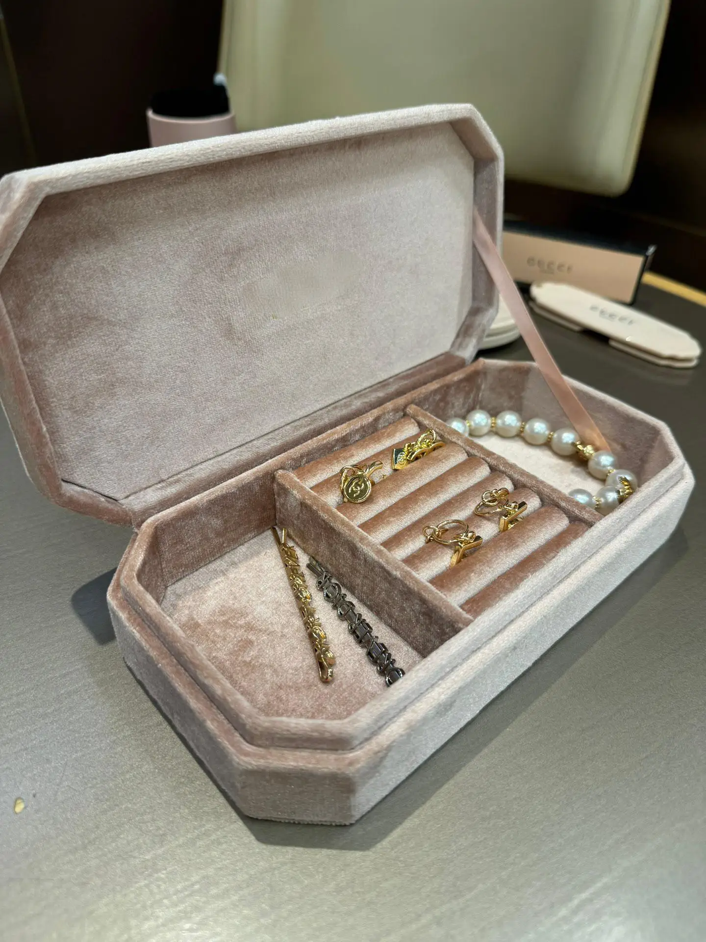 Esecuzione squisita, facile da trasportare, la scatola di immagazzinaggio di gioielli preziosi può essere utilizzata per riporre gioielli quotidiani Scatola di immagazzinaggio di fascia alta