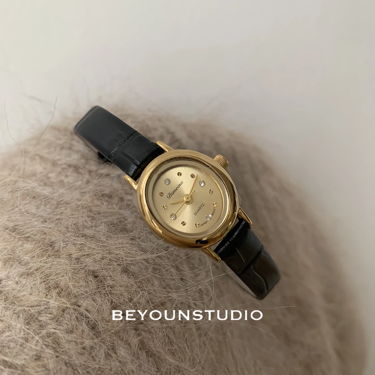 Exquisite mini oval dial retro fashion temperament all-match quartz watch for women, ladies gift, ladies accessories
