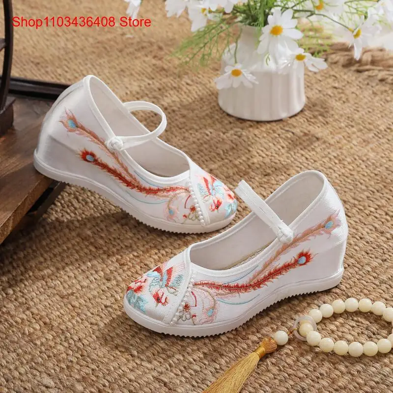 New Style Inner Heightening Round Toe Old Beijing Cloth Shoes Heavy Industry Gold Thread Hanfu Embroidered Shoes
