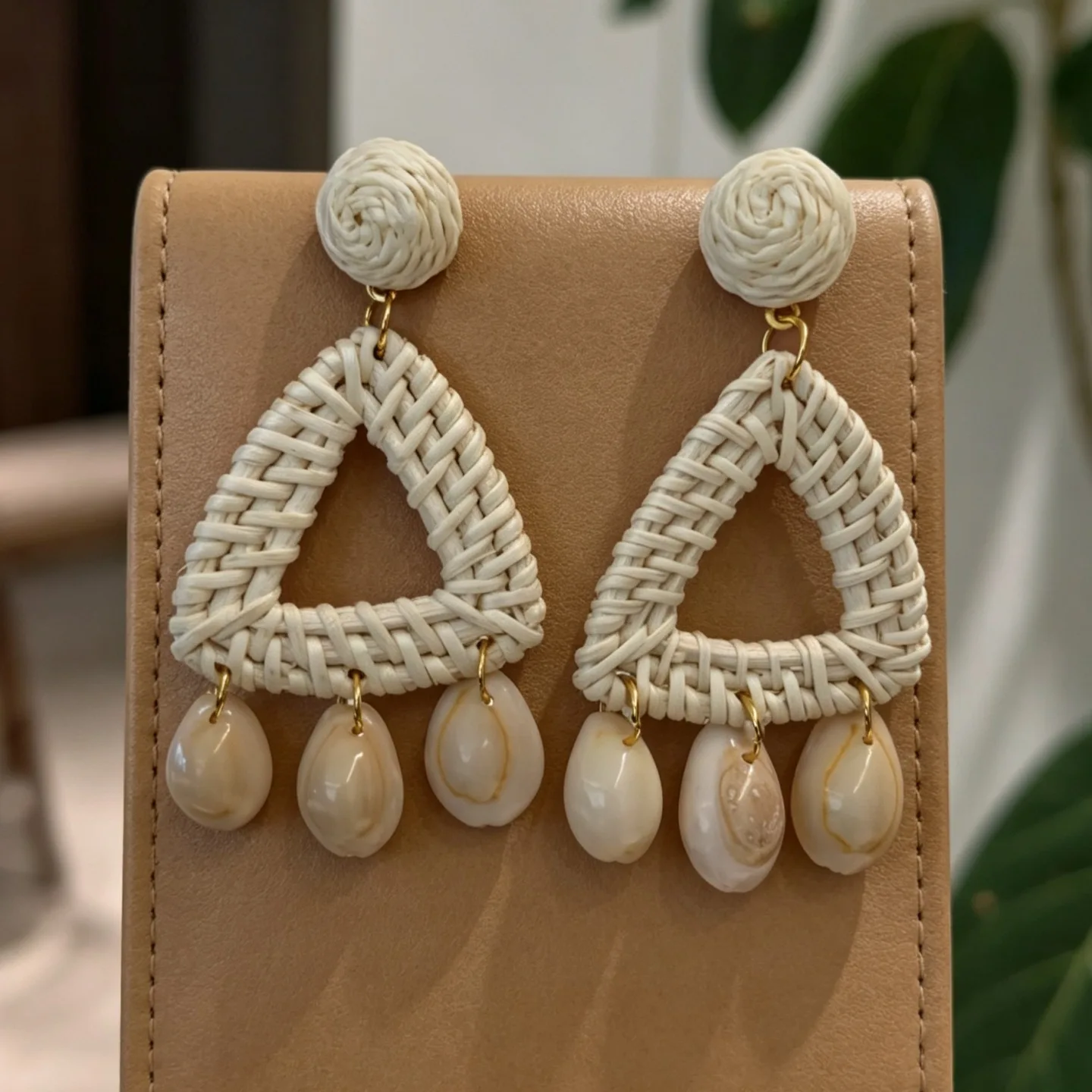 Vintage hand-woven triangle earrings fringed fashion ethnic style shell conch earrings stud earrings