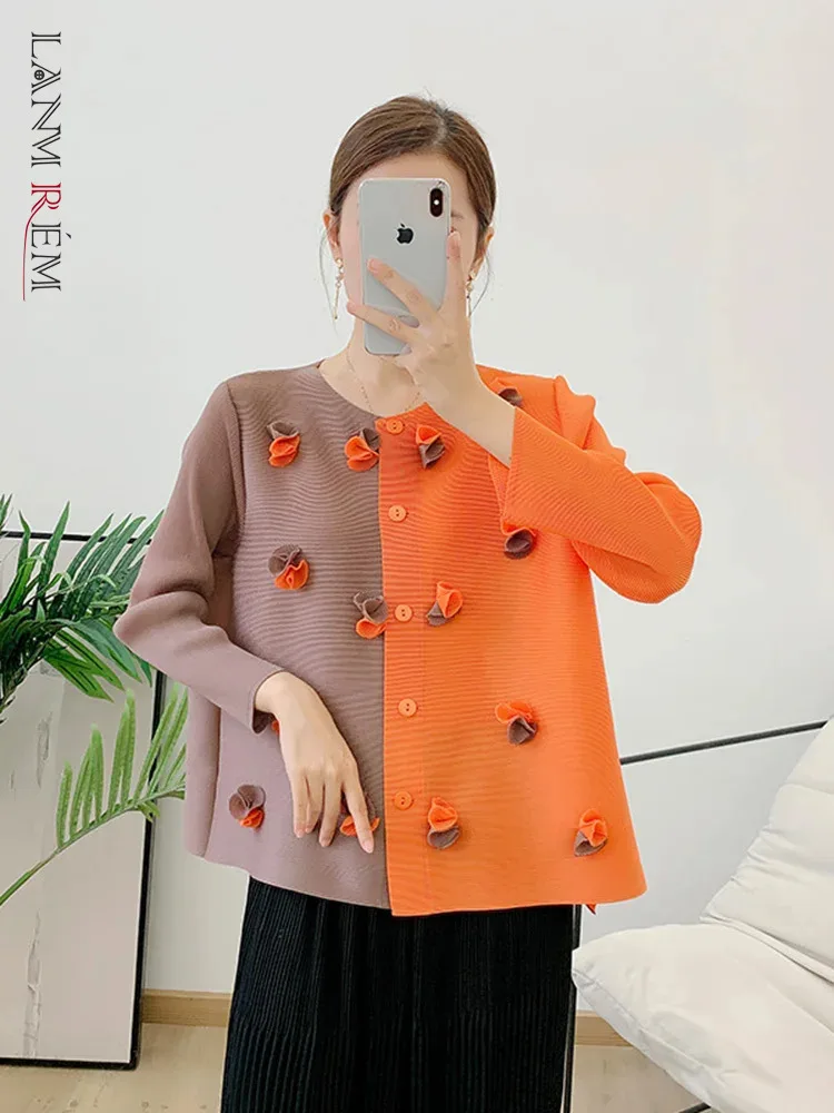 

LANMREM Single Breasted Pleated Shirts For Women Round Neck Irregular Color Block Flower Shirt Female Chic Top Autumn New 2R8933