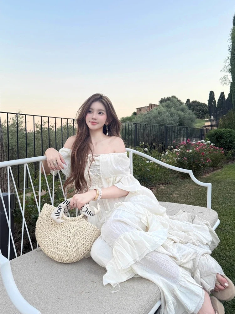 เดรสยาวทรงเอไลน์สำหรับผู้หญิง ReddaChic รุ่นฤดูร้อน ผ้าพลิ้ว ไหล่เฉียง แต่งลูกไม้ฉลุลาย ระบายหลายชั้น สไตล์ลำลอง โบฮีเมียน เหมาะสำหรับใส่ไปชายหาด