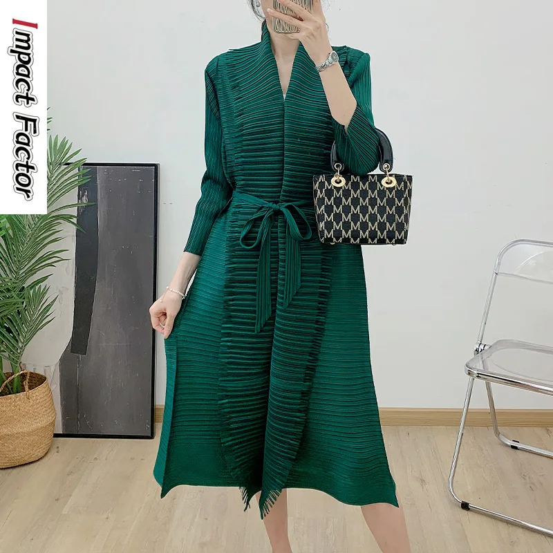 

2024 Early Spring and Autumn Pleated V-neck Tie Up Long Women's Dress New Pleated Slimming Knee Length Skirt