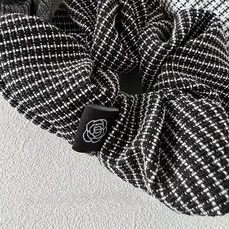 แบรนด์วินเทจ Scrunchie แถบผมยางยืดลายสก็อตเครื่องประดับผมผมออกแบบมัดผมหางม้า