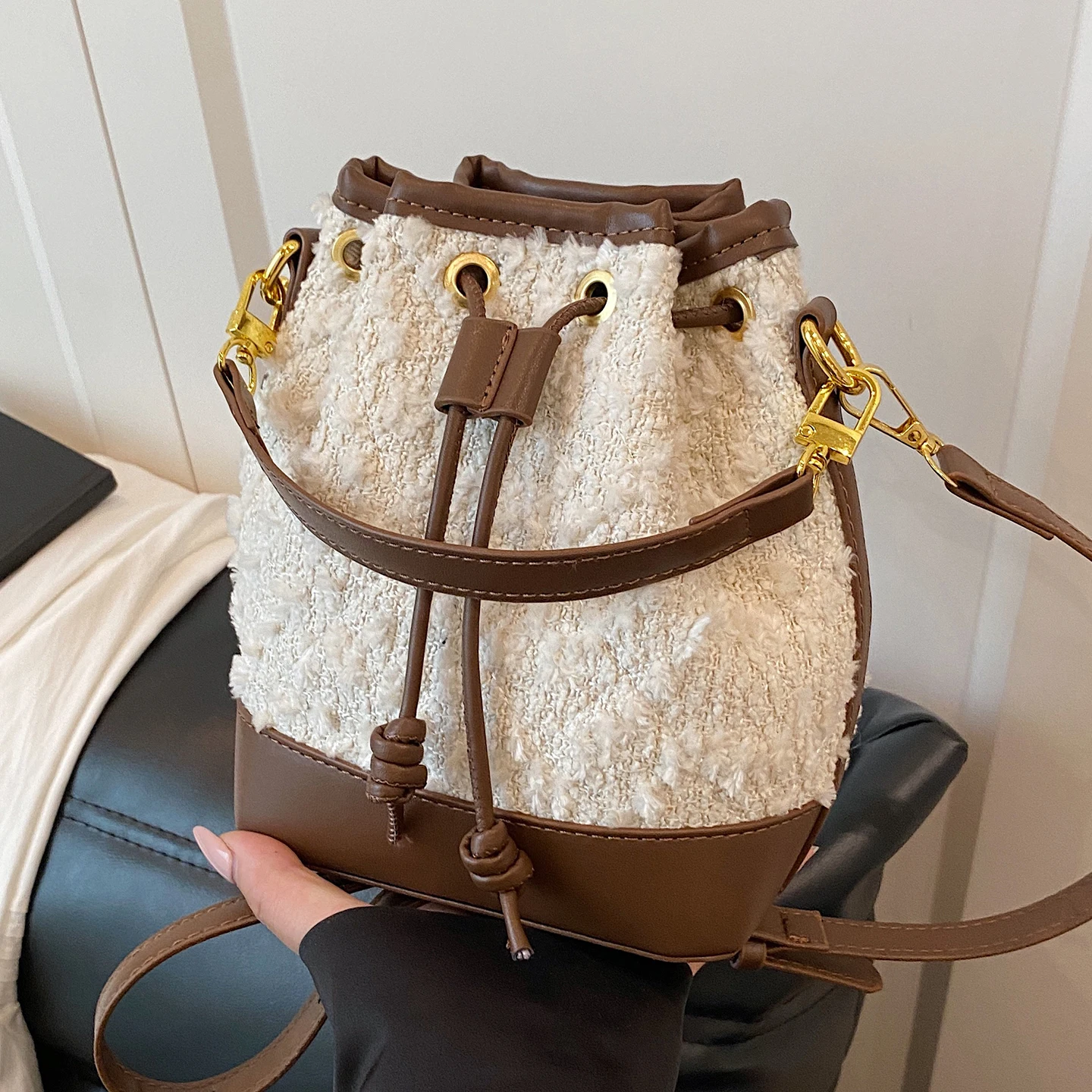 أزياء رقيق دلو حقائب للنساء الصلبة سلسلة التصحيح بو حقيبة يد سعة كبيرة الإناث اليومية التنقل رسول الكتف حزمة