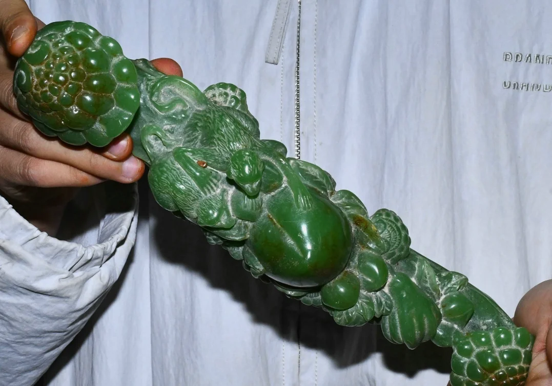 11'' Old Chinese Green Jade Carving Ruyi Ru Yi Peach Squirrel Animal Statue