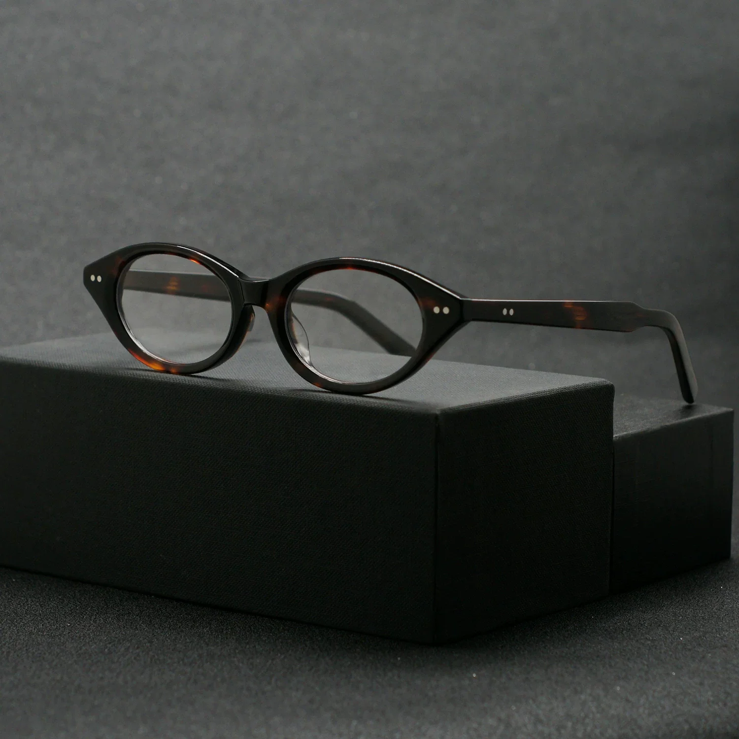 Vintage cat-shaped acetate frame for women's glasses, trendy and suitable for prescription lenses