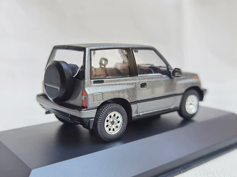 1:43 Scale SUZUKI ESCUDO 1992 Suzuki Off-road Vehicle Alloy Car Model Diecast Toy Collectible Ornament Souvenir Toys Cars