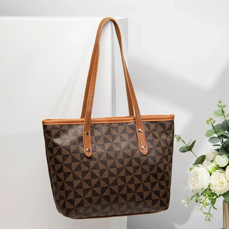 Trendy and Versatile Large Capacity Handbag with Triangular Printed Zipper Tote Bag, Retro Mommy Bag, Stylish Handbag image 4