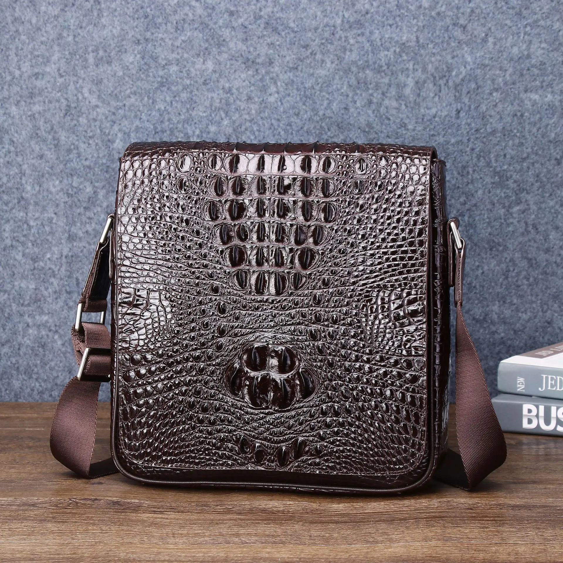 

New crocodile bone pattern men's shoulder bag, fashionable leather men's bag, casual business men's bag, trendy diagonal cross