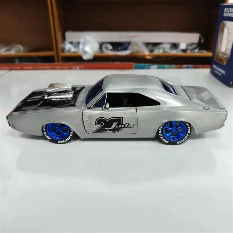 JADA 1:24 1970 DODGE CHARGER R/T High Simulation Diecast Car Metal Alloy Model Car Children\'s toys collection gifts