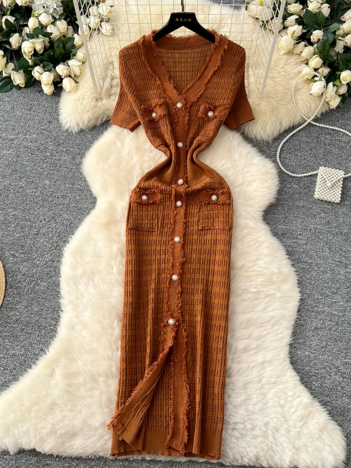 Printemps Faion taille haute a-ligne tricoté Dr métal bouton unique coupe ajustée v-ne rétro Sle trajet Version coréenne Midi Dr