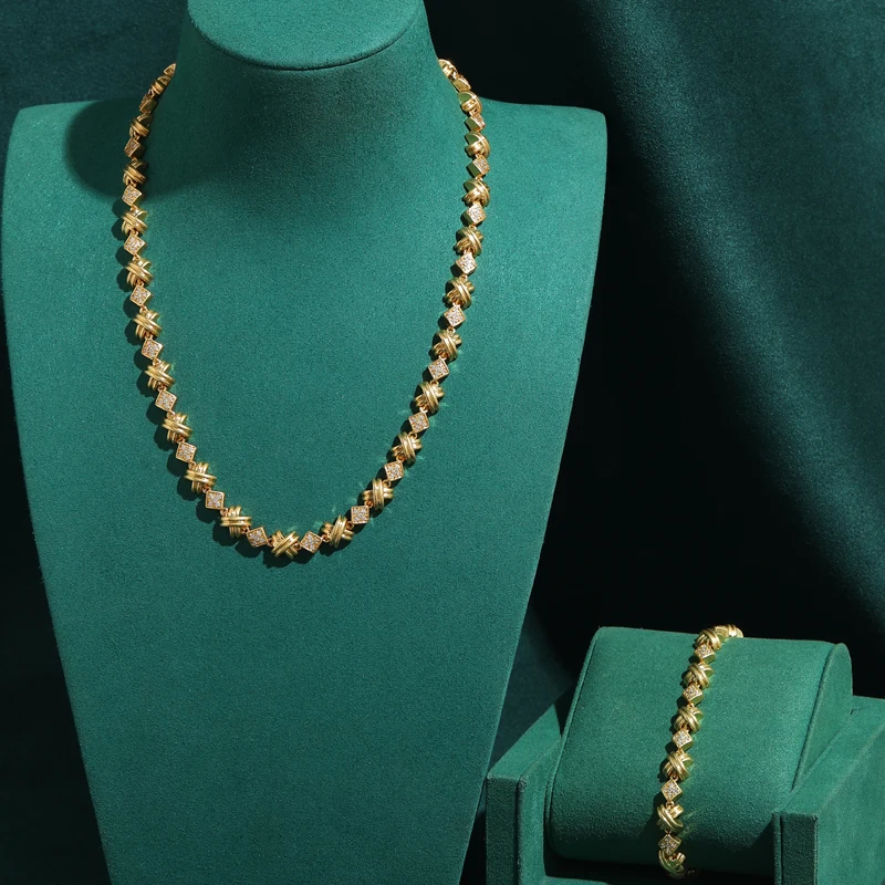 

Luxury Vintage Gold Color Square Jewelry Sets Zircon Retro Choker Necklaces Brand Charm Bracelets Engagement Elegant Accessories