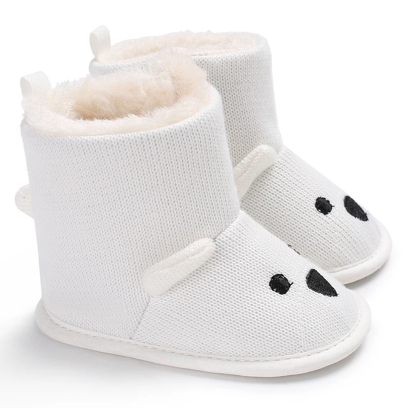 White winter baby shoes are comfortable and soft. 1-year-old baby is learning to walk with cotton shoes
