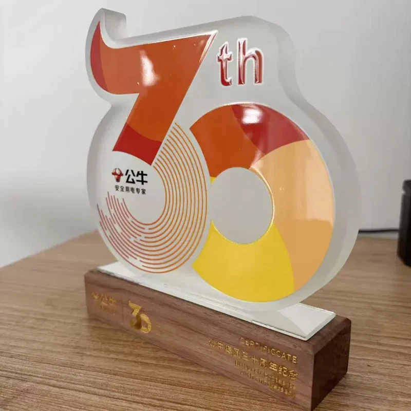 Customized Digital Anniversary Celebration Wooden Base Crystal Trophy Outstanding Staff Award Annual Meeting Souvenir Medal, 1Pc