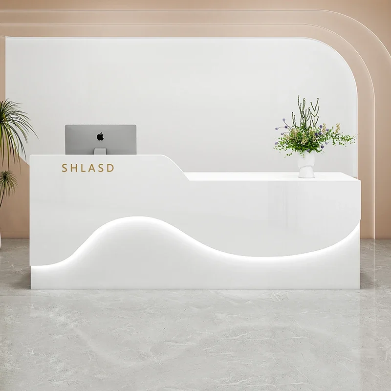 

Стойка регистрации, эстетическая стойка, уличный салон красоты, касса, прием, окрашенный кремовый простой современный стиль, небольшой бар, дом