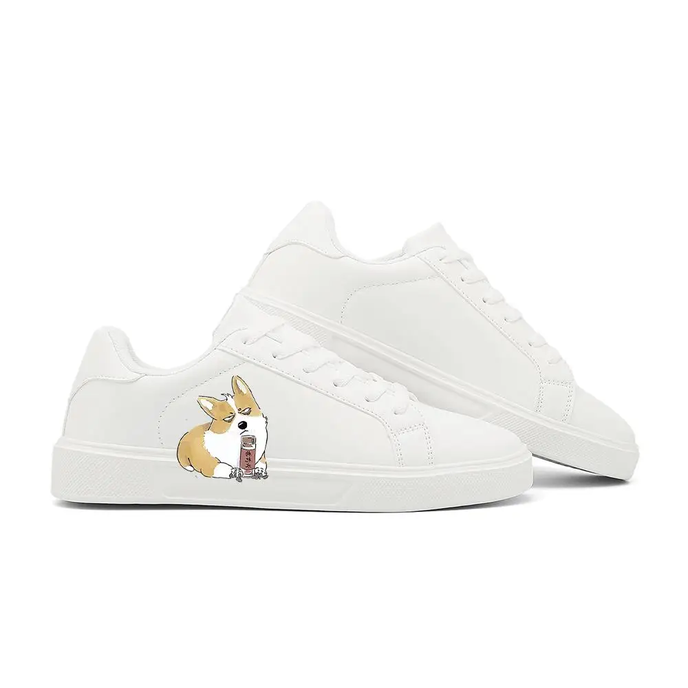 أحذية رياضية بيضاء عالية الجودة للجنسين: طراز الشارع العصري - قماش متين، حذاء أبيض مريح لدعم الكاحل وطلاء جرافيتي