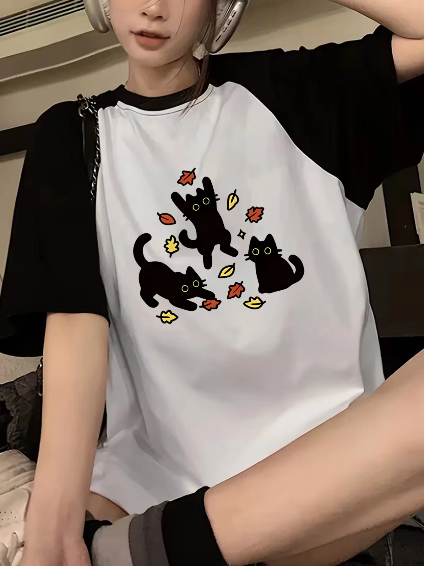 Three Black Cats Chasing Fallen Leaves Print T Shirt Women's Y2K Vintage Raglan Sleeve T-Shirt Crew Neck Graphic Tops Clothes