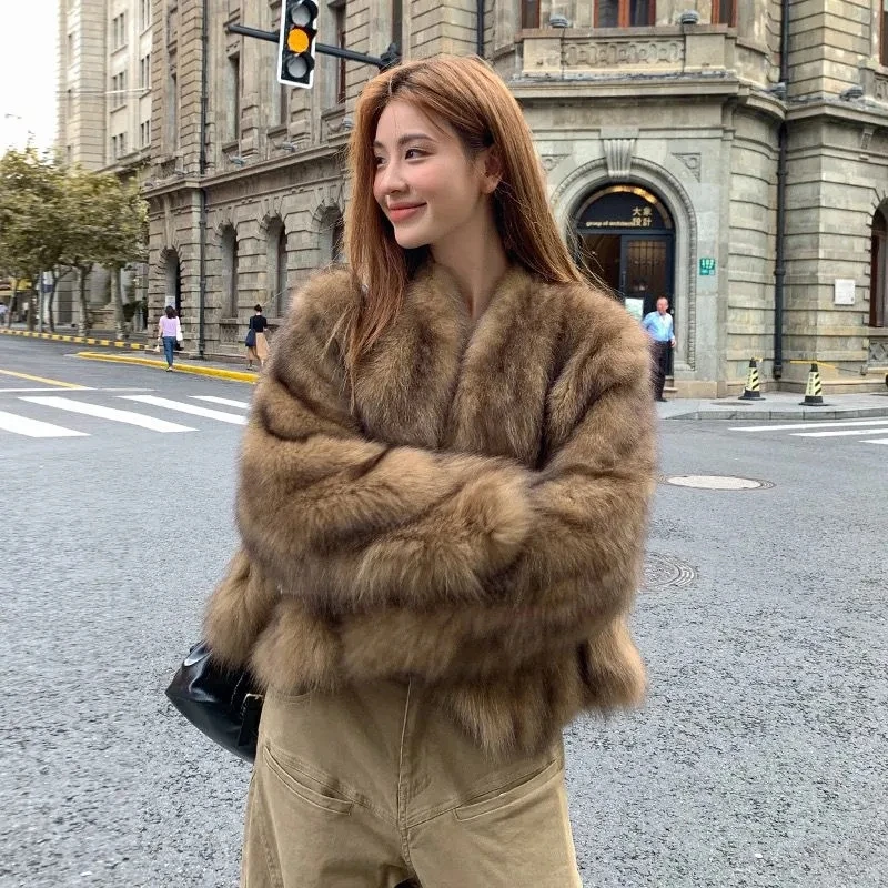 معطف نسائي من الفرو الصناعي لعام 2025 سترة شعر ثعلب تقليد غير رسمية قصيرة فضفاضة ملابس عصرية شتوية للإناث #1