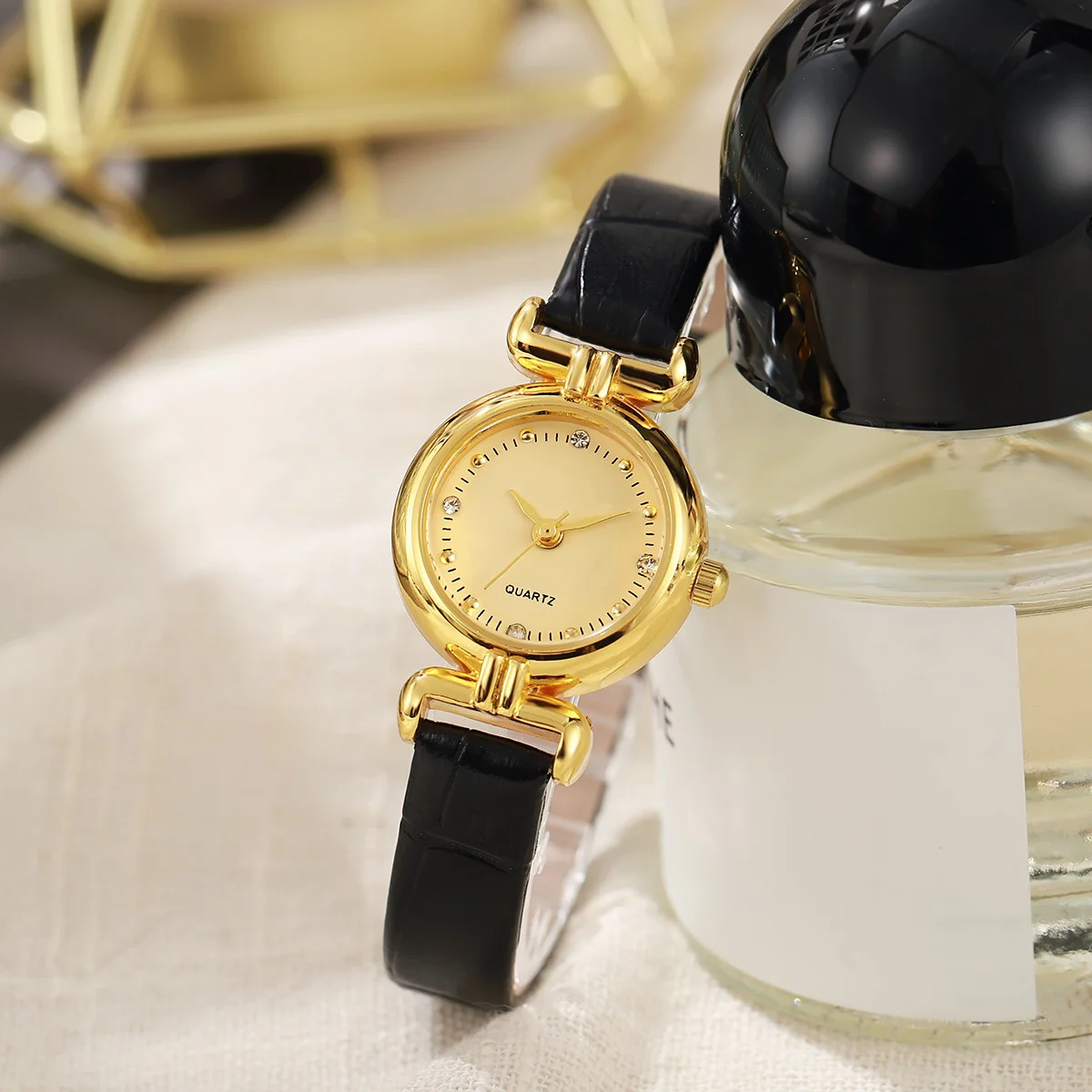 นาฬิกาผู้หญิง นาฬิกาสไตล์ย้อนยุคระดับไฮเอนด์ นาฬิกาสายควอทซ์โรมันเฉพาะและเป็นส่วนตัว สามารถปรับแต่งได้