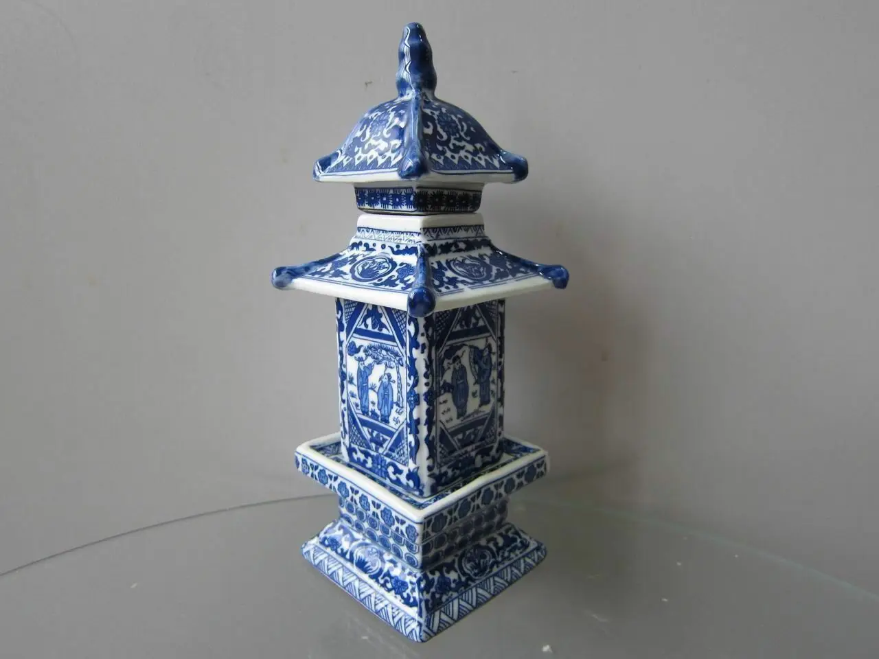 Old Collecting Antique Chinese Blue and White Porcelain Layered Tower Vases