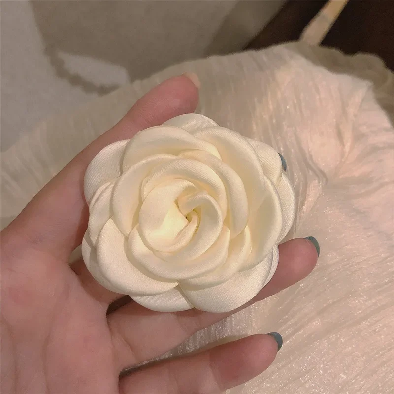 High-end Fabric Camellia Flower Brooch Lapel Pins Korean Fashion Cardigan Scarf Buckle Corsage Brooches for Women Jewelry