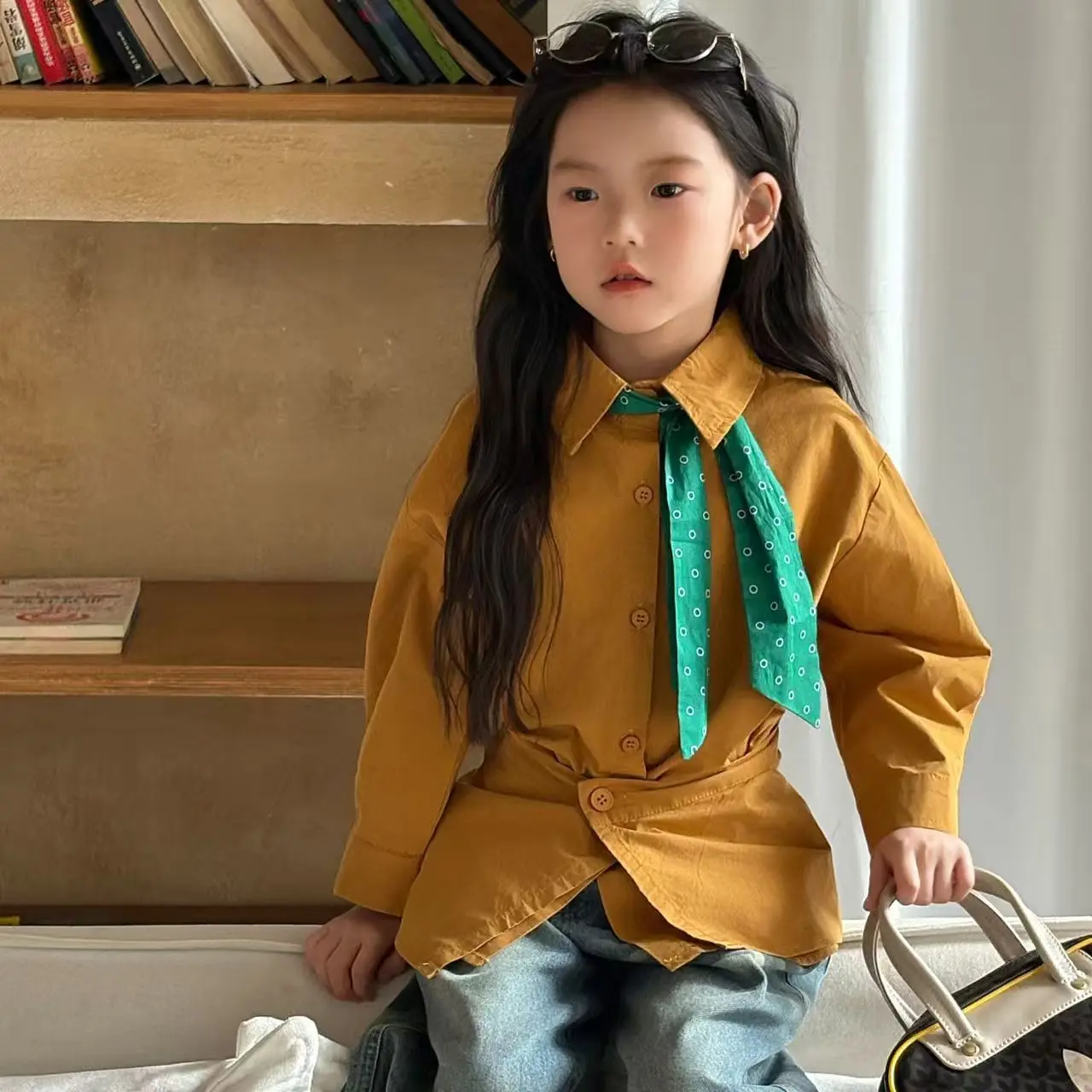

Рубашка с длинными рукавами, осенняя детская рубашка для девочек, новая однотонная модная верхняя одежда с завязкой на талии, корейская простая, мягкая, удобная с лацканами