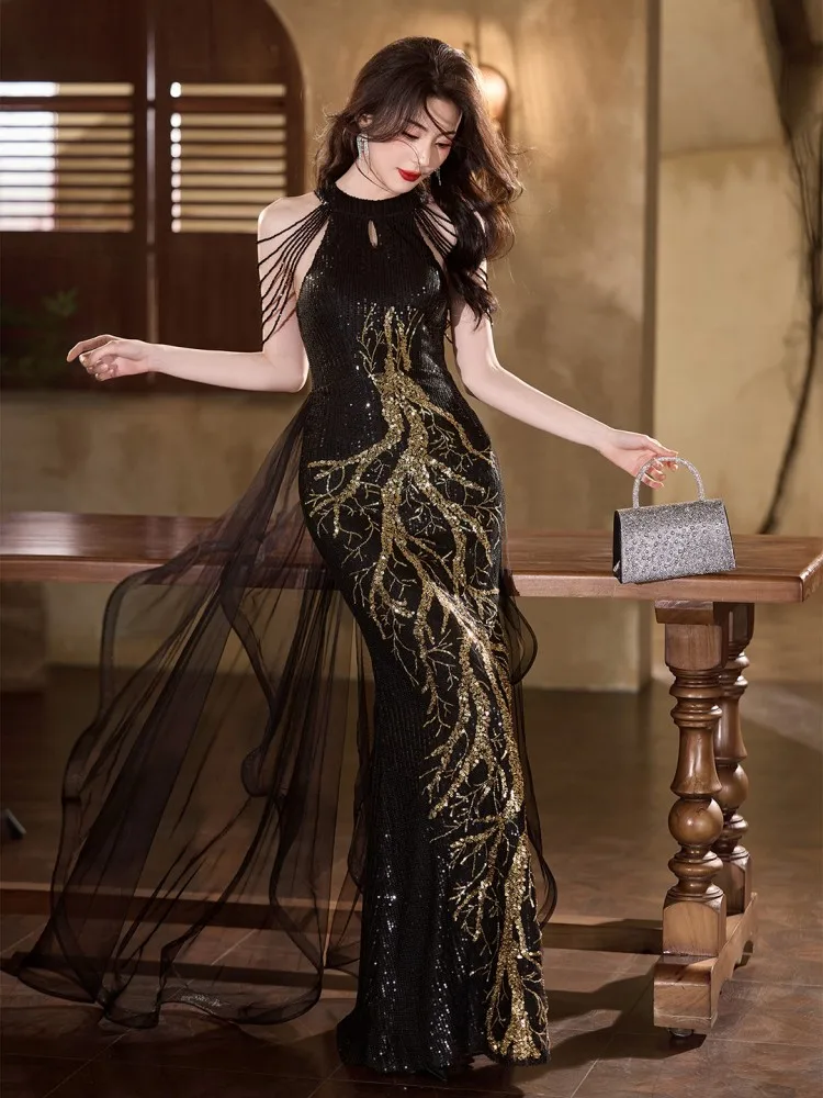 

A new black light luxury and niche coming-of-age ceremony host fishtail dress