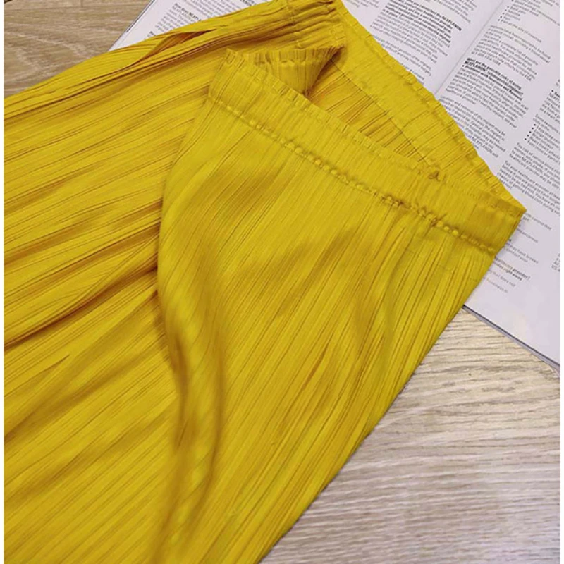 GGHK Miyake Pleated Solid Color Slit Half-skirt Elegant High-waisted Thin and Versatile Half-skirt Autumn New Fashion Women