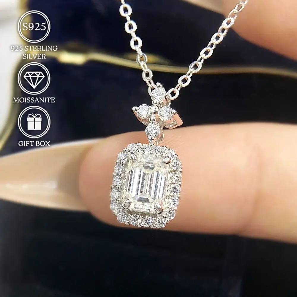 1pc 1/2Carat Moissanite Necklace, Giving Gifts During Festivals To Express One's Feelings Is An Exquisite Jewelry Gift Suitable.