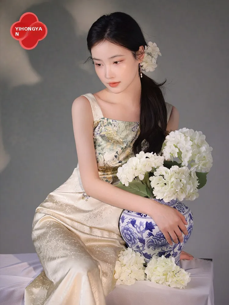 

Новинка! Женское летнее атласное платье-жилет Ele Purple Wisteria с широкими бретелями и юбкой А-силуэта с завышенной талией для офиса и повседневной носки.