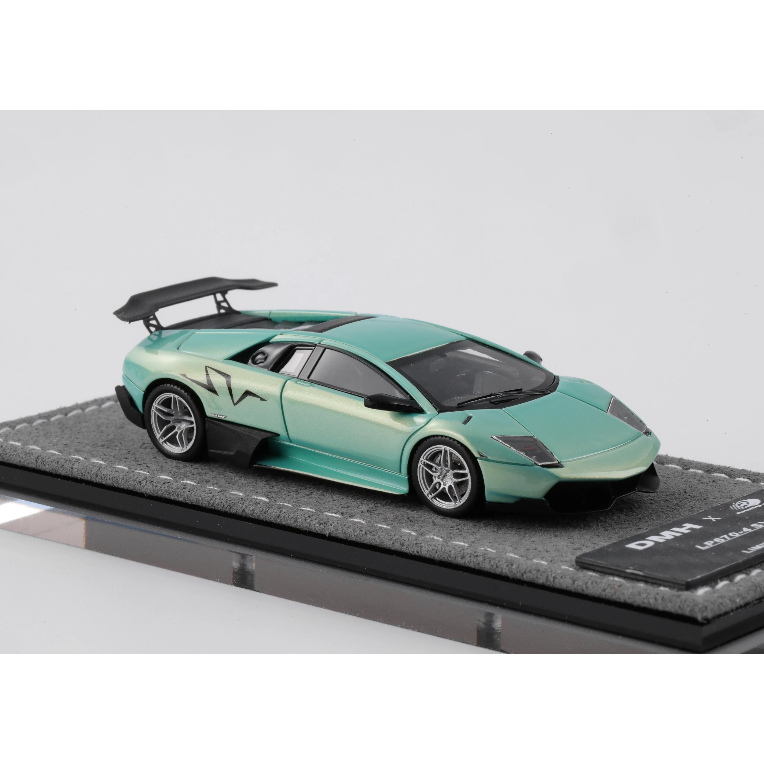 

DMH&RW 1:64 2025APAxpo 670-4SV Литая под давлением модель автомобиля Коллекция ограниченной серии