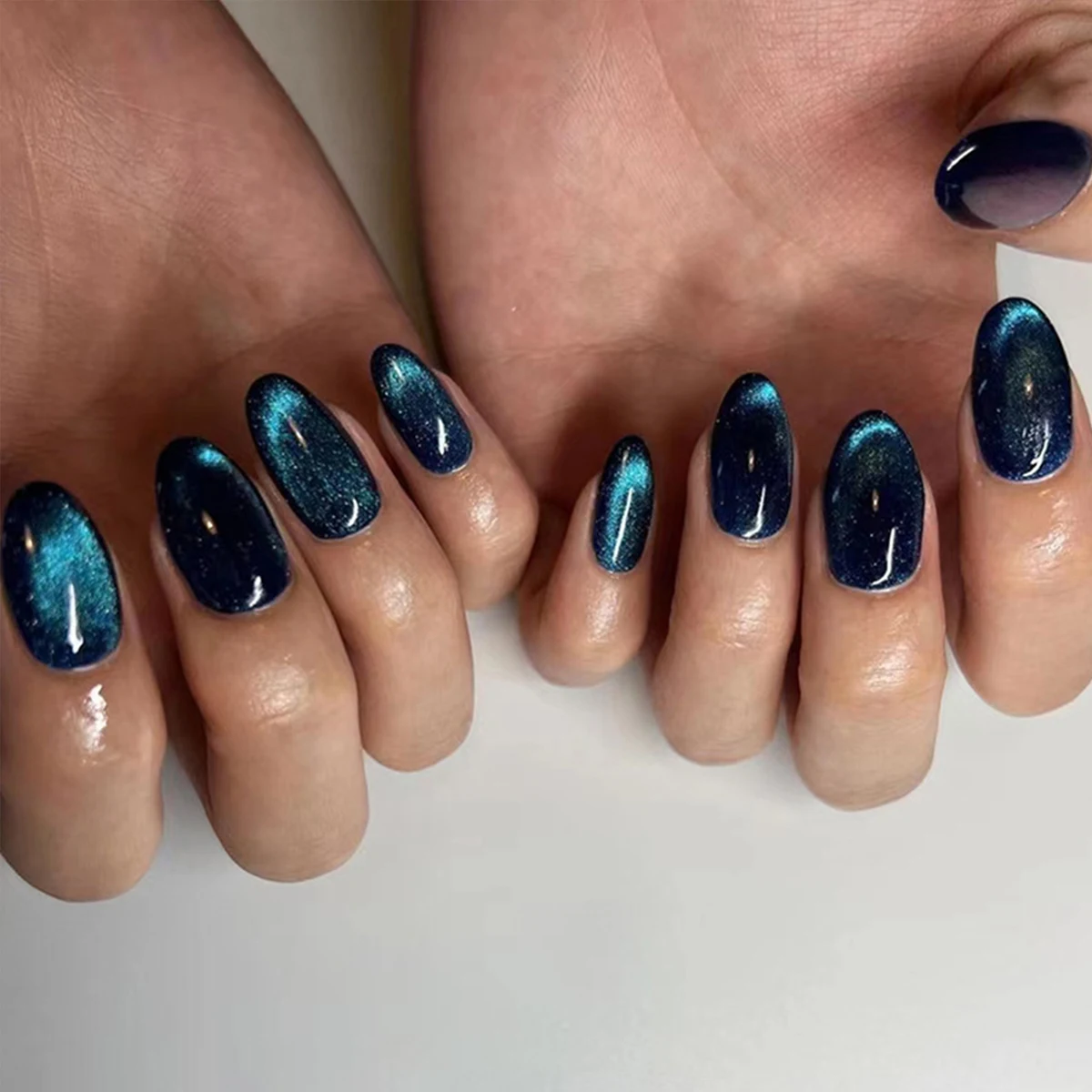 

24 PCs Short French Minimalist Cat-eye Nails with 1 Jelly Gel and 1 Nail File