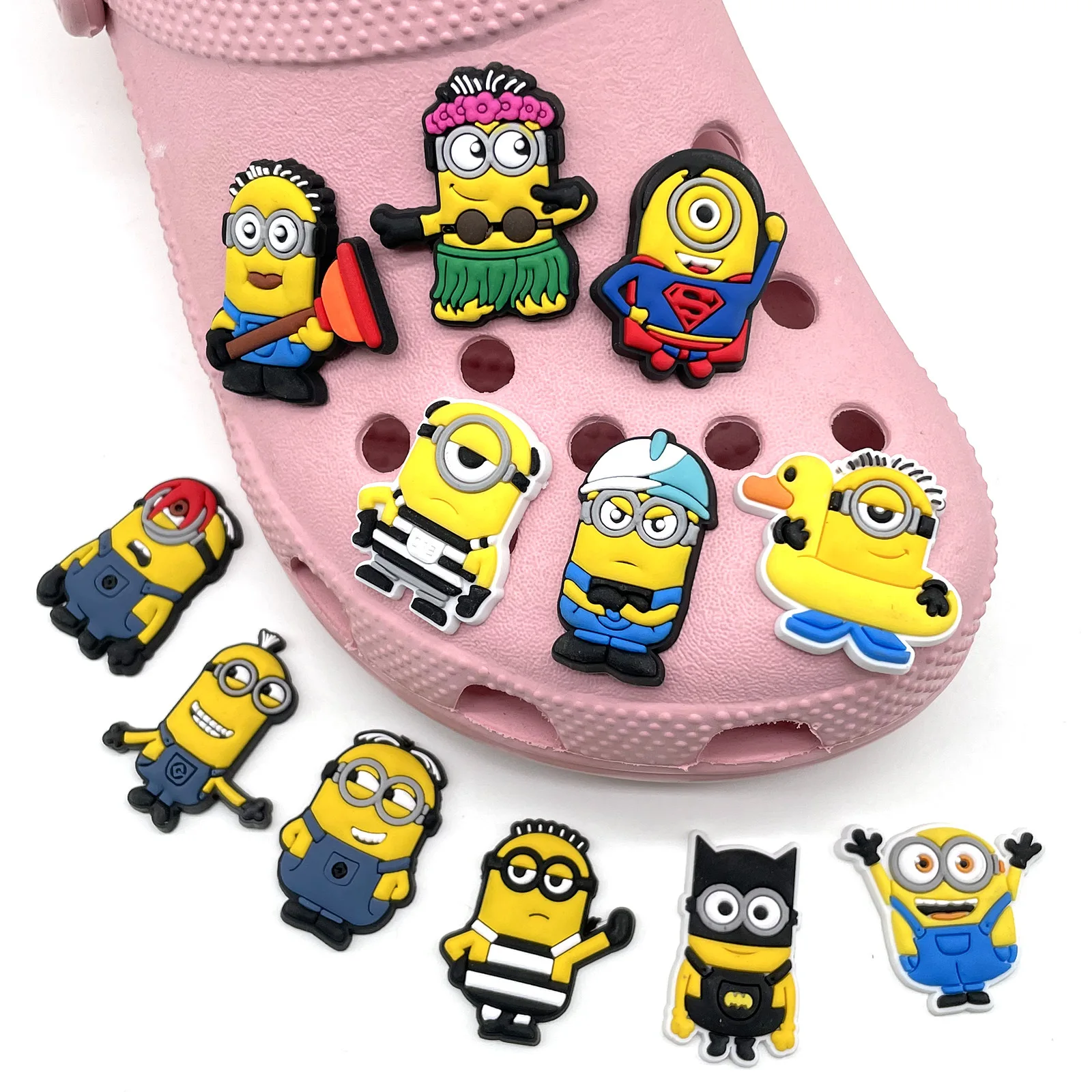 Despicable Me Shoe Decorações, Desenhos Animados Figura Acessórios, Flores, Chinelos, Presente Fivela, 12Pcs