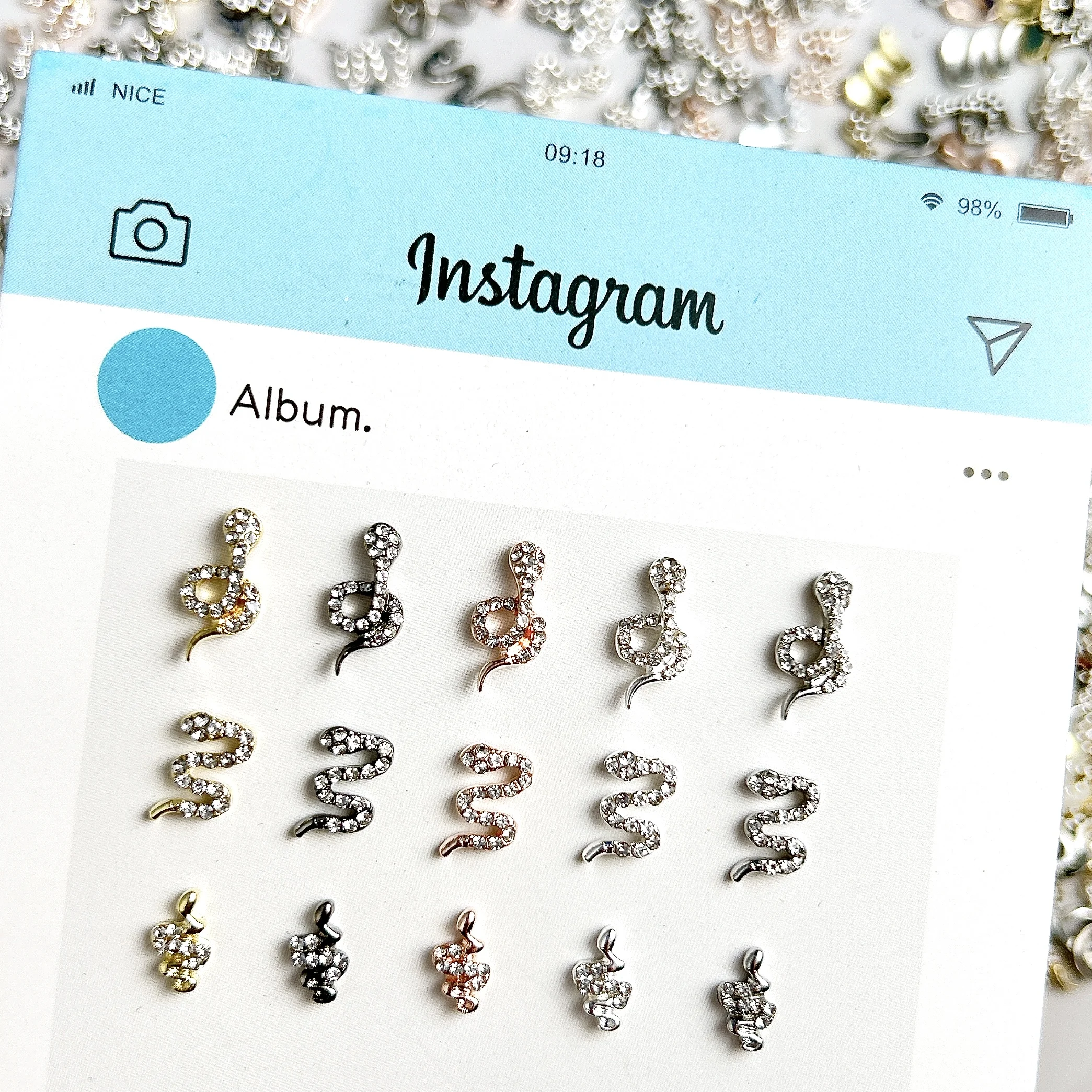 반짝이는 합금 상감 라인석 뱀 네일 아트 액세서리, 절묘한 3D 곡선 뱀 네일 참, DIY 공예품 용품, 10 개